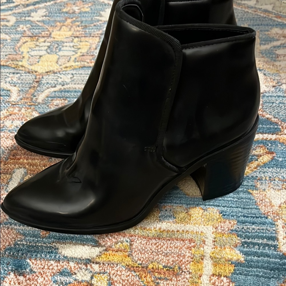 Black Ankle Boots with Chunky Heel and Pointed Toe